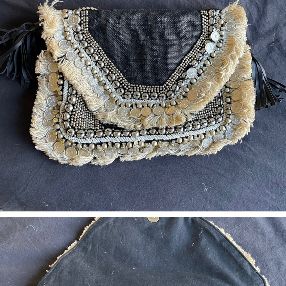 Revolve Clutch- Black